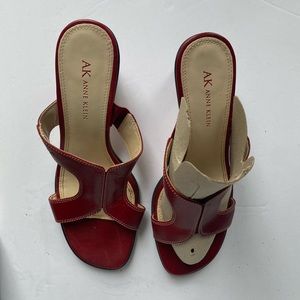 Burgundy woman sandals  by Anne Klein. Pre-owned. Leather upper. 8M.